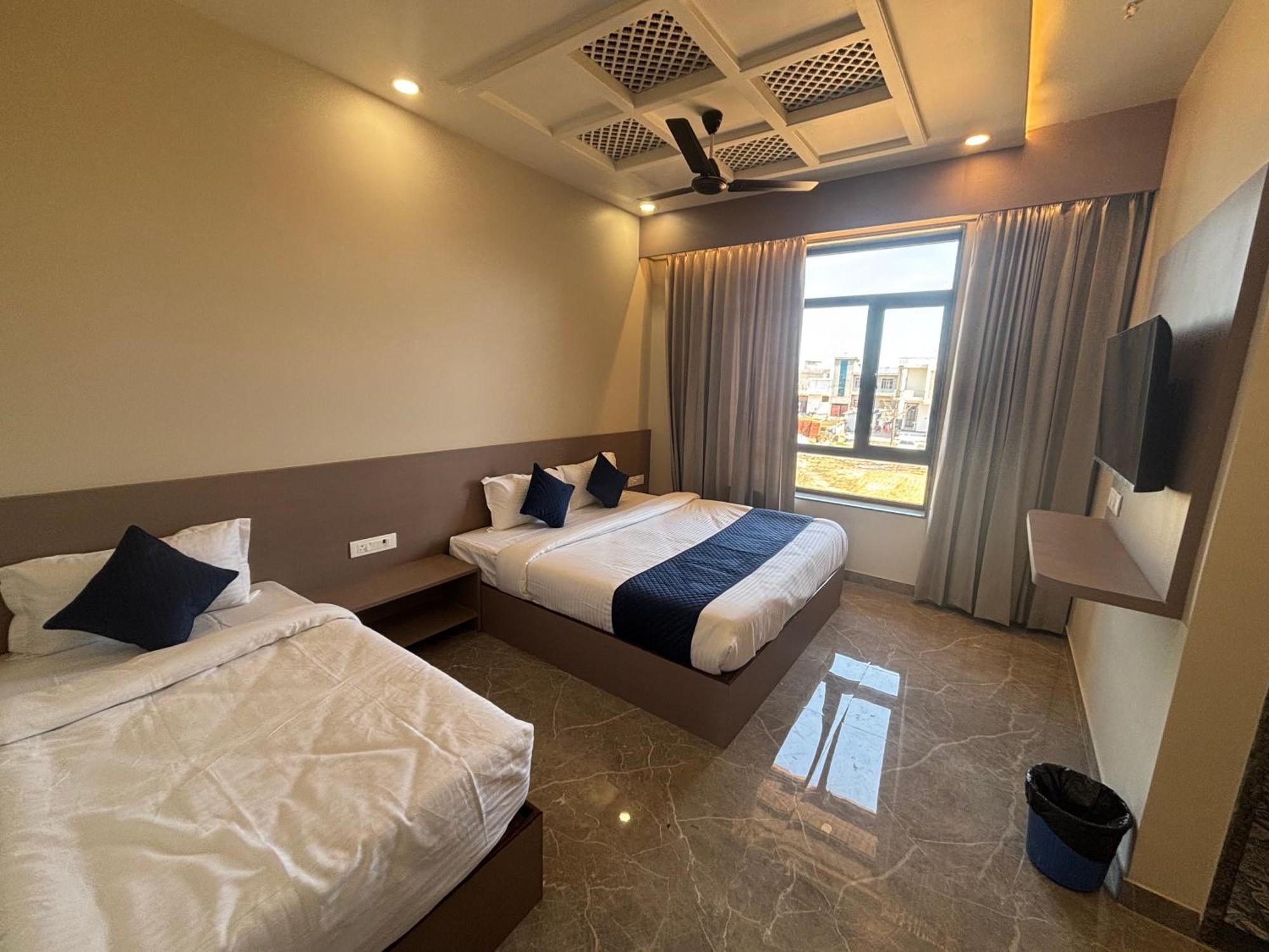 Hotel Sisodiya Palace Khatu Exterior photo