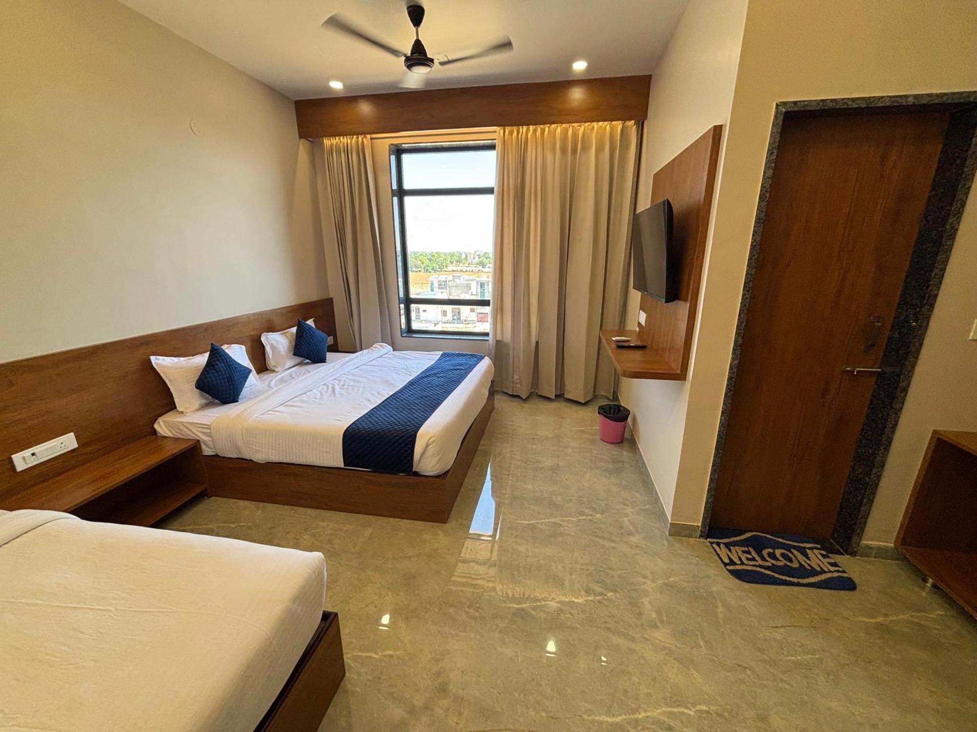Hotel Sisodiya Palace Khatu Exterior photo